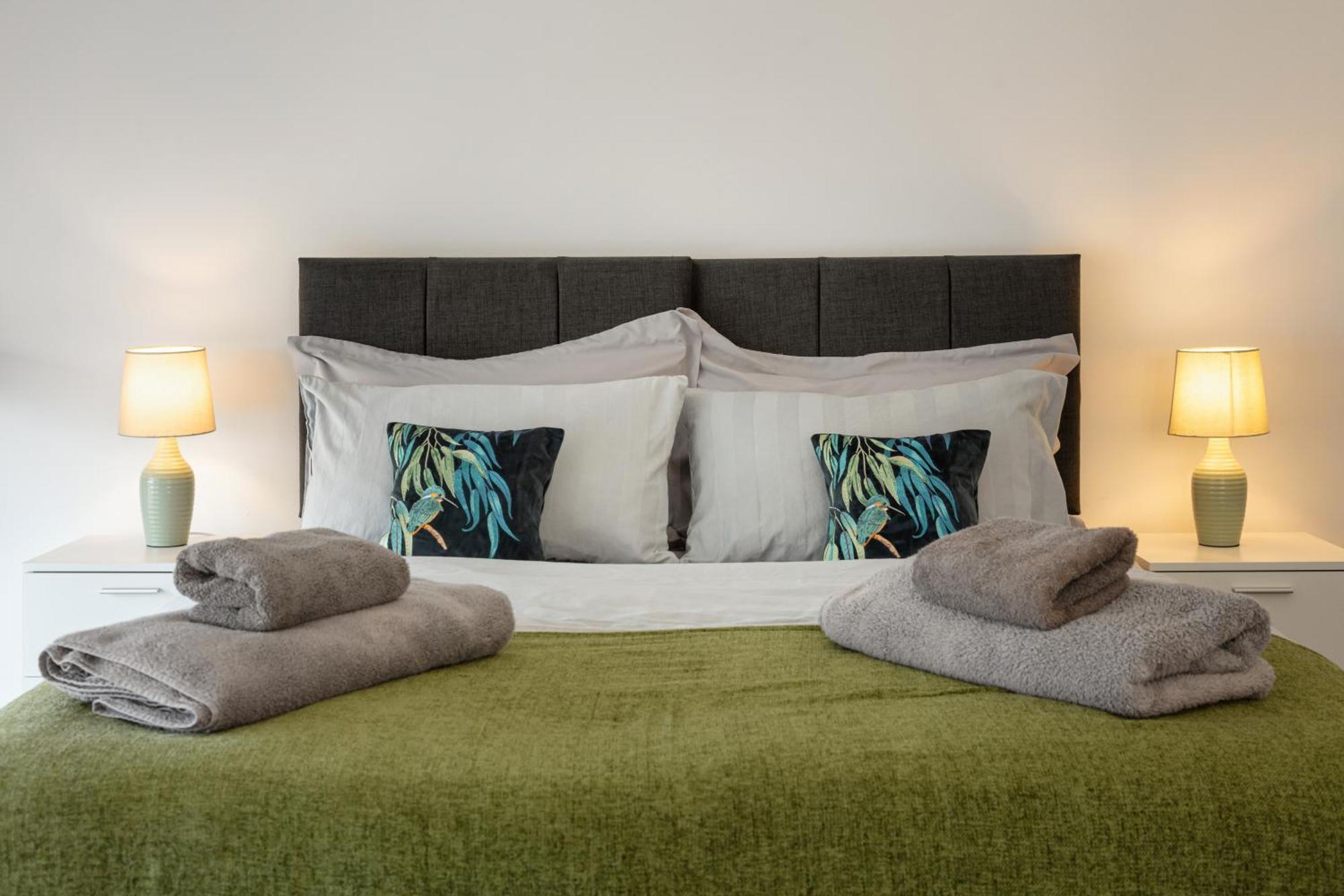 Excel, O2, Canary Wharf, London City Airport - Free Parking Esterno foto